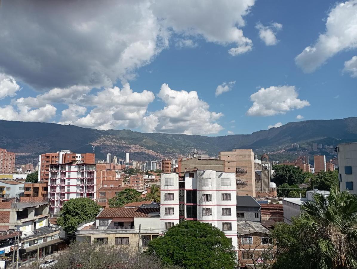 Beautiful & Comfortable Apartment In Laureles Medellín Exteriör bild